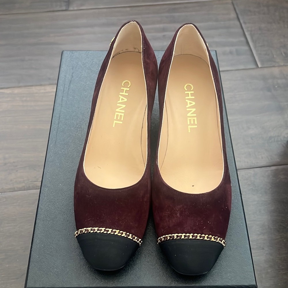Brand new Chanel suede pump